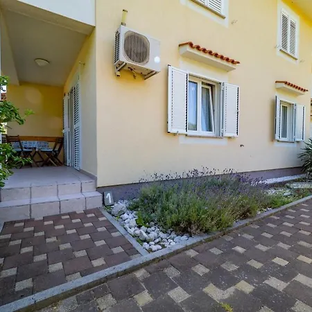 Dana Apartmán *