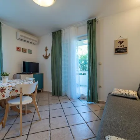 Dana Apartment *